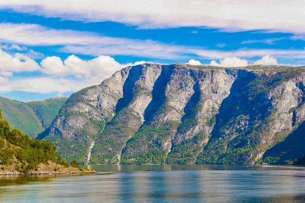 Aurlandsfjord - unesco Norwa 'daki doğal miras bölgesi.