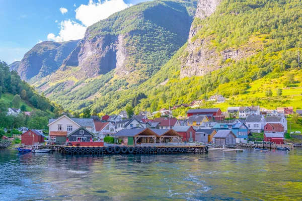 Άποψη Ενός Χωριού Στην Άκρη Του Aurlandsfjord Unesco Στρατολογηθεί Φυσική — Φωτογραφία Αρχείου