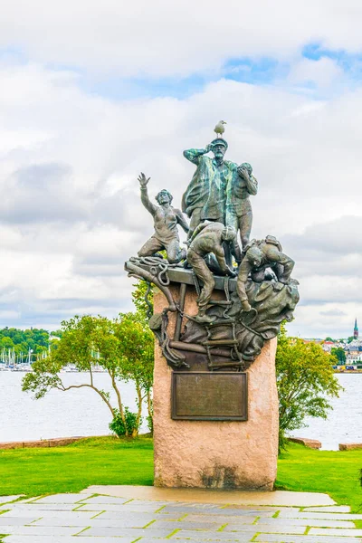 İkinci Dünya Savaşı sırasında Oslo, Norwa 'da mal taşıyan ticaret gemilerinin denizcilerinin anıtı.