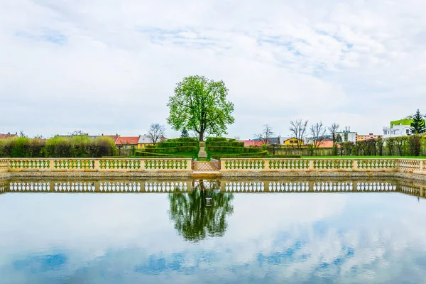 View Artificial Pond Kvetna Zahrada Garden Kromeriz Enlisted Unesco World — Stock Photo, Image