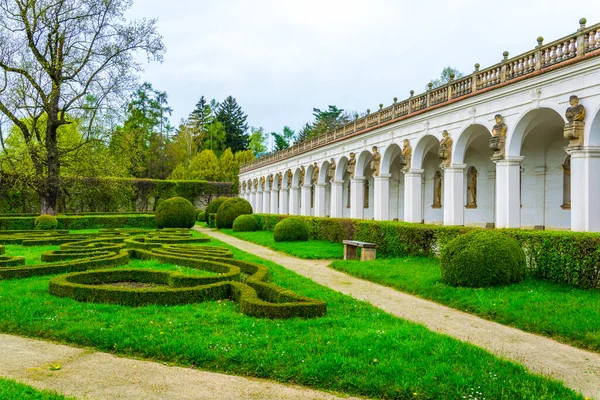 Kromeriz 'deki Kvetna Zahrada bahçesinin görüntüsü Unesco Dünya Mirası sitesi olarak kaydolmuştur.