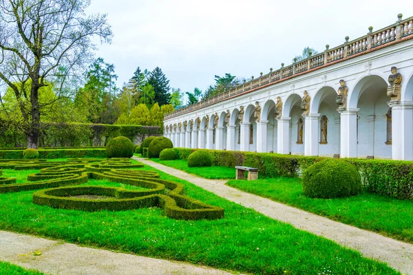 Kromeriz 'deki Kvetna Zahrada bahçesinin görüntüsü Unesco Dünya Mirası sitesi olarak kaydolmuştur.