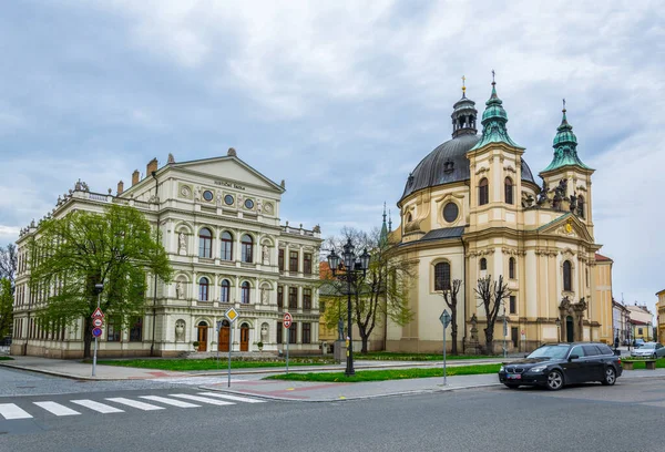 Aziz John Baptiste Kilisesi ve bir adalet okulu, Kromeriz, Çek reddetme