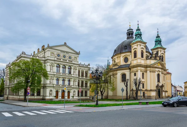 Aziz John Baptiste Kilisesi ve bir adalet okulu, Kromeriz, Çek reddetme