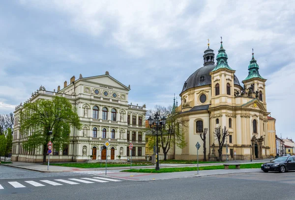 Aziz John Baptiste Kilisesi ve bir adalet okulu, Kromeriz, Çek reddetme