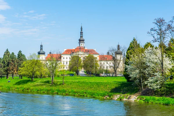 Çek Cumhuriyeti 'nin Olomouc kenti yakınlarındaki eski Hradisko manastırında yer alan bir askeri hastane manzarası