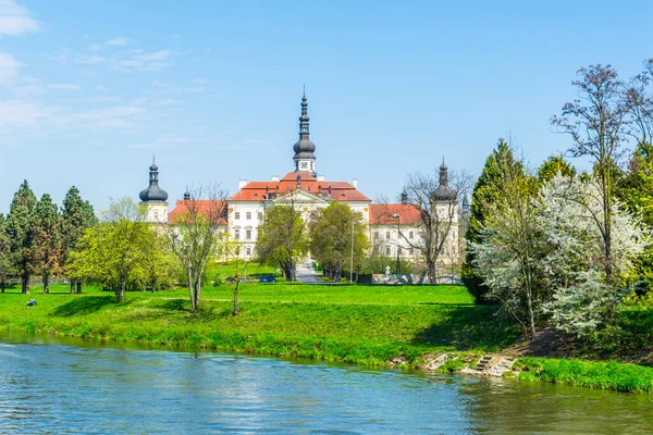 Çek Cumhuriyeti 'nin Olomouc kenti yakınlarındaki eski Hradisko manastırında yer alan bir askeri hastane manzarası