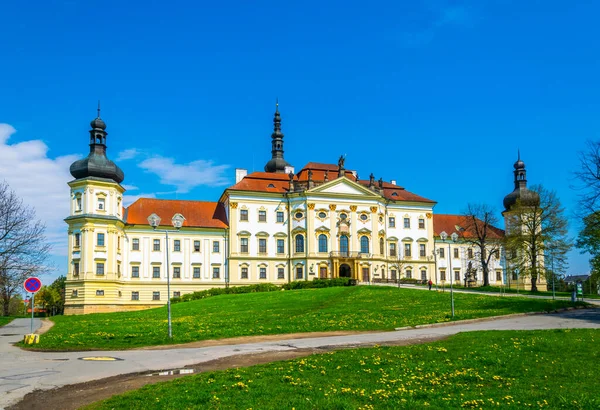 Çek Cumhuriyeti 'nin Olomouc kenti yakınlarındaki eski Hradisko manastırında yer alan bir askeri hastane manzarası