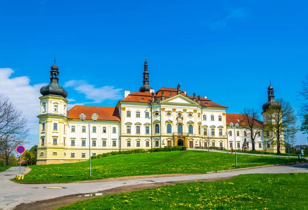 Çek Cumhuriyeti 'nin Olomouc kenti yakınlarındaki eski Hradisko manastırında yer alan bir askeri hastane manzarası