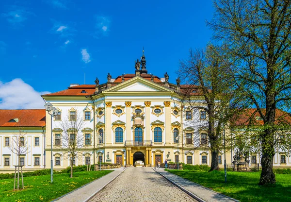 Çek Cumhuriyeti 'nin Olomouc kenti yakınlarındaki eski Hradisko manastırında yer alan bir askeri hastane manzarası