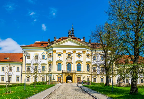 Çek Cumhuriyeti 'nin Olomouc kenti yakınlarındaki eski Hradisko manastırında yer alan bir askeri hastane manzarası