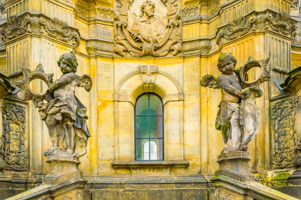 Kutsal Üçleme Sütunu, Olomouc 'un Çekoslovakya şehrindeki dünya mirası listesine yazıldı.