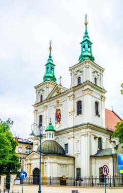 Polonya şehri Krakow 'daki Aziz Florian Kilisesi manzarası.