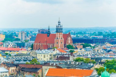 Polonya 'nın Krakow / Krakow bölgesindeki Kazimierz bölgesindeki Corpus Christi Kilisesi' nin hava manzarası. 