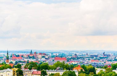 Wawel Kraliyet Kalesi 'nin ve Polonya' nın Krakow / Krakow kentinin hava manzarası..