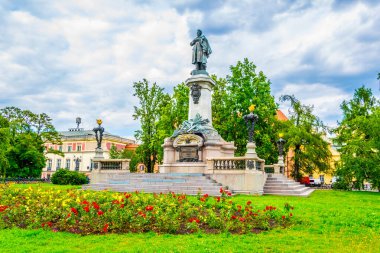 Varşova, Polonya 'da Adam Mickiewicz' in heykeli ve anıtı