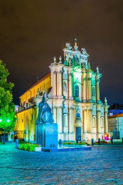 Varşova, Polonya 'da gece boyunca Karmelit Kilisesi olarak bilinen Bakire Meryem ve Aziz Yusuf' un Hükmü Kilisesi..
