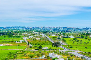 Martina Franca 'nın hakim olduğu Puglia bölgesinin kırsal manzarası