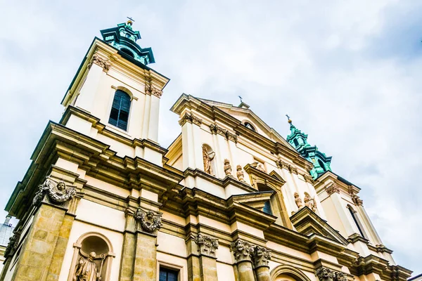 Polonya şehri Krakow 'daki Aziz Anna Kilisesi' nin manzarası.