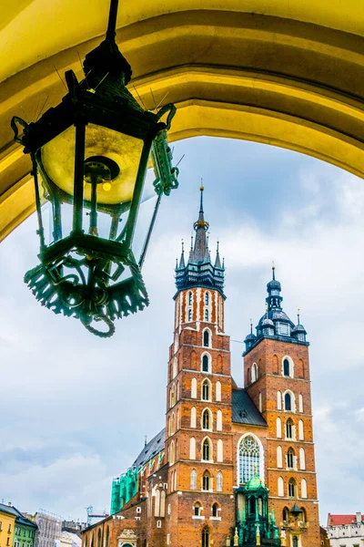 Church Saint Mary Polish City Cracow Krakow Viewed Arch Sukiennice — стоковое фото