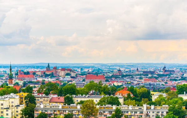 Wawel Kraliyet Kalesi 'nin ve Polonya' nın Krakow / Krakow kentinin hava manzarası..