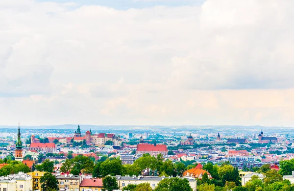 Wawel Kraliyet Kalesi 'nin ve Polonya' nın Krakow / Krakow kentinin hava manzarası..