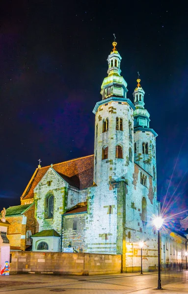 Krakow / Krakow, Polonya 'daki Aydınlanmış Aziz Andrew Kilisesi' nin Gece Görüşü.