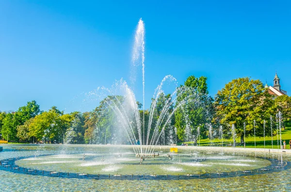 Polonya, Varşova 'daki Multimedia Fountain Park.