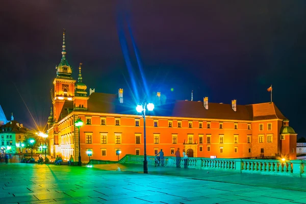 华沙皇家城堡的夜景 — 图库照片