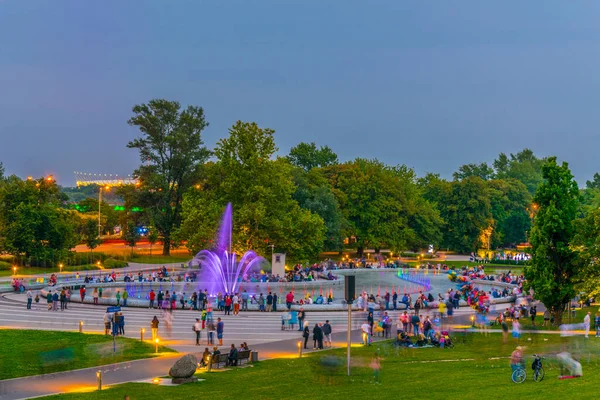 People Gathering Multimedia Fountain Park See Illuminated Fountains Warsaw Poland — Stok fotoğraf