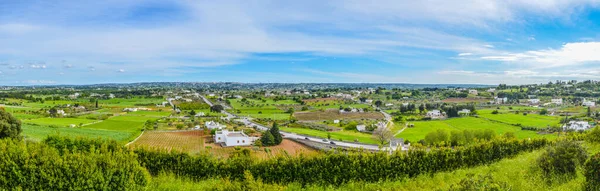 Martina Franca 'nın hakim olduğu Puglia bölgesinin kırsal manzarası