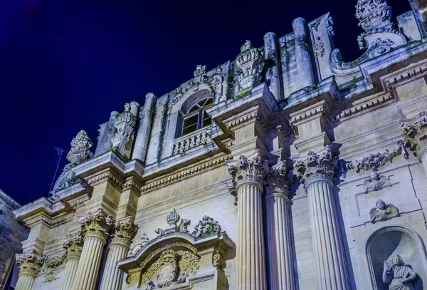 İtalya, Lecce 'deki bir barok kilisesinin ayrıntıları.