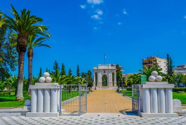 İtalya, Andria 'da dünya savaşı kurbanlarının anısına yapılan anma törenine göz atın