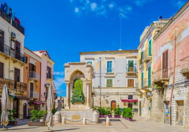 Barletta, İtalya 'da küçük bir meydan manzarası