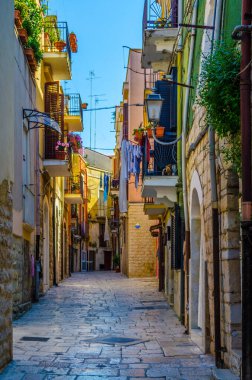 İtalyan şehri Bartlett 'ta dar bir sokak manzarası