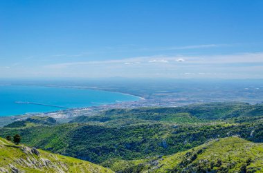 İtalya 'daki Manfredonia Körfezi' nin havadan görünüşü