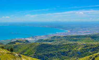 İtalya 'daki Manfredonia Körfezi' nin havadan görünüşü