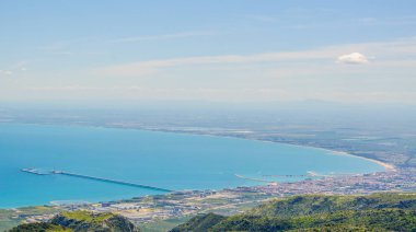 İtalya 'daki Manfredonia Körfezi' nin havadan görünüşü