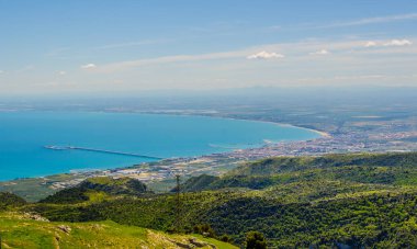 İtalya 'daki Manfredonia Körfezi' nin havadan görünüşü