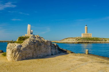 İtalyan şehrinde deniz feneri manzarası