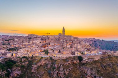 İtalyan şehri Mater 'in günbatımı manzarası