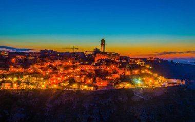 İtalyan şehri Mater 'in Gece Manzarası