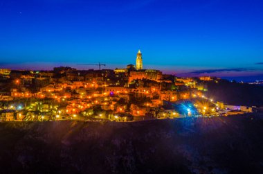 İtalyan şehri Mater 'in Gece Manzarası