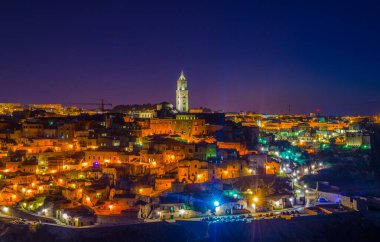 İtalyan şehri Mater 'in Gece Manzarası