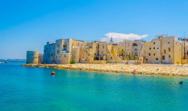 İtalyan kenti Molfett 'in kıyı şeridinde inşa edilmektedir.