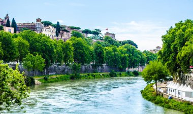 Isola tiberina tibera nehir Roma'nın en büyük adadır. Bu küçük ada cazip turistik trastevere bölgesine giden yolda bir noktadır.