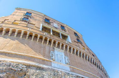 Roma, İtalya 'daki Castel Sant Angelo' nun tepesinde.