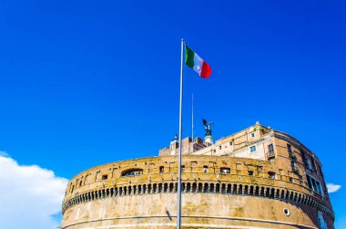Roma, İtalya 'daki Castel Sant Angelo' nun tepesinde.