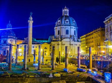 Trajan Forumu (Foro Di Borghese'nin) bazı kalıntılar, Trajan'ın sütun, Santissimo Nome di Maria al Foro Borghese'nin Kilisesi ve diğer binalar ve kopya alanı ile gösterilen gece parçası