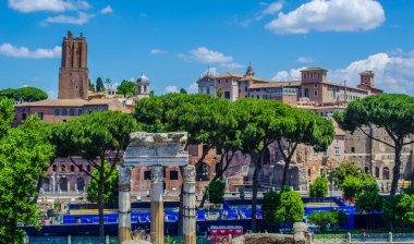İtalya 'nın başkentinde Capotoline Tepesi' nin tepesinden ünlü Romano manzarası.